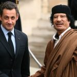 Sarkozy recevant Kadhafi à l'Elysée. D. R.